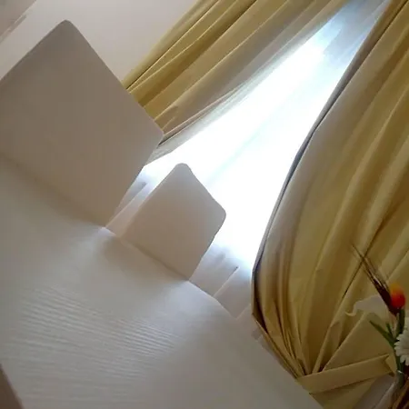 Officina Urban Sleep Bed & Breakfast 3*